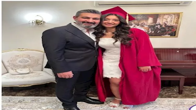 ياسر جلال مع ابنته قدرية من حفل التخرج 