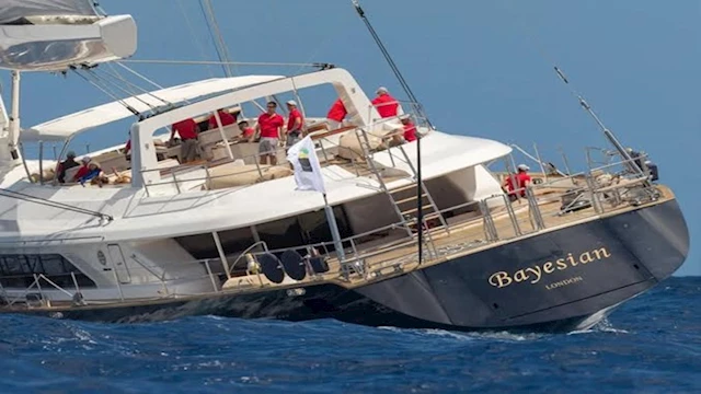 قيل عنه لا يغرق.. بدء عمليات انتشال اليخت الفاخر ب