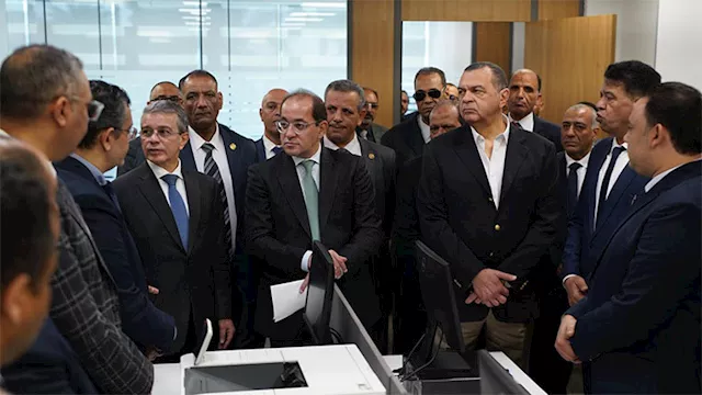 وزير المالية فى جولة ميدانية بميناءي الدخيلة والإس