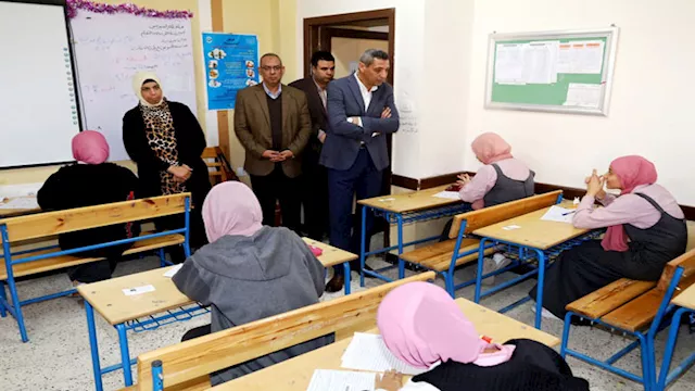 محافظ السويس يتفقد لجنة الاعدادية الحديثة بنات
