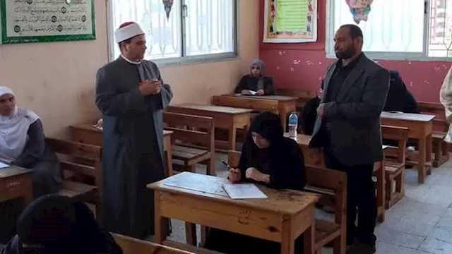 رئيس منطقة الإسماعيلية الأزهرية يتفقد سير امتحانات