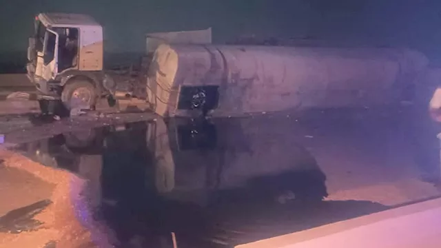 انقلاب سيارة مازوت بطريق السويس