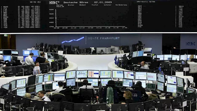 ارتفاع الأسهم العالمية والدولار