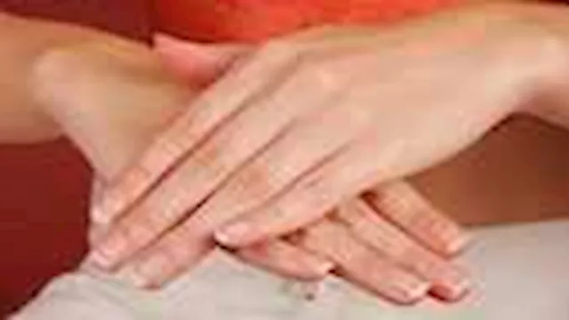 علامات على يديك