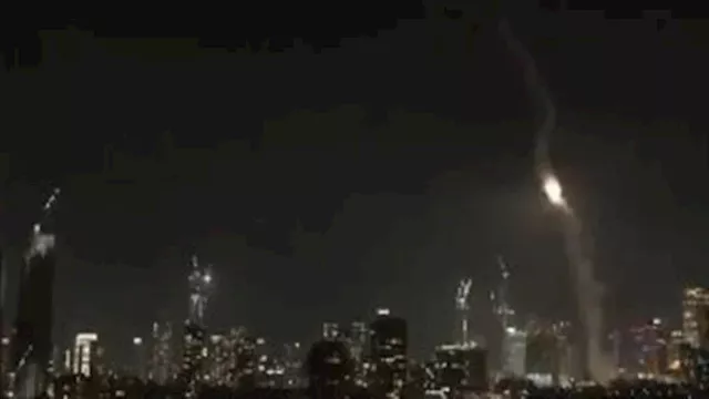 حريق قرب وزارة الدفاع في تل أبيب 