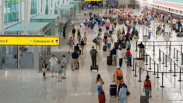 كيف بدّد الحظر الأمريكي أحلام القادمين من دول عربي