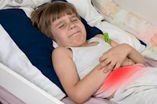 خبيرة تغذية تحذر: هذا المرض يهدد طفلِك في الصيف