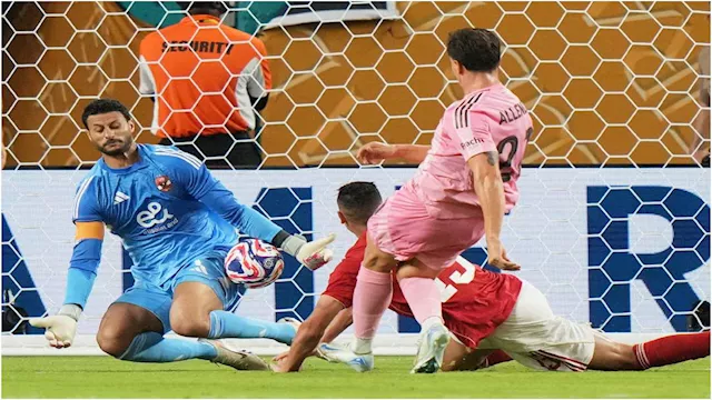 محمد الشناوي خلال مباراة الأهلي وإنتر ميامي       