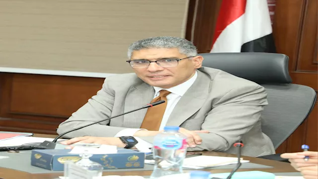 المهندس عادل النجار خلال الإجتماع