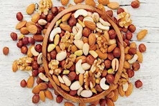 أضرار الإفراط في تناول المكسرات على الكلى- خبيرة تغذية توضح 