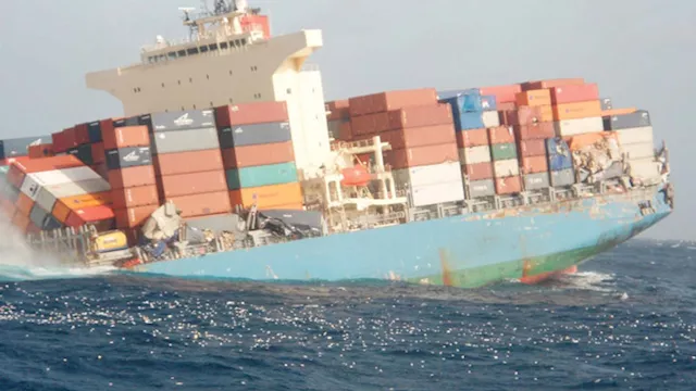 غرق سفينة تجارية