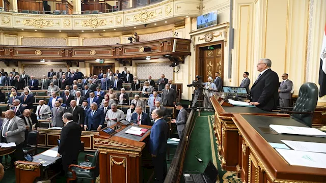 مجلس النواب يقف حدادا 