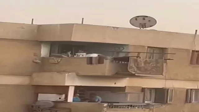 طفل البلكونة