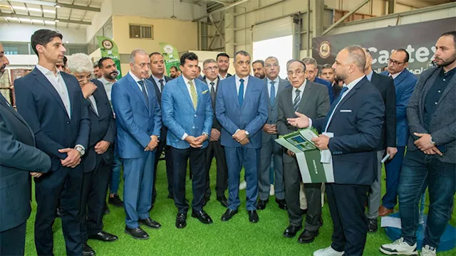 وزير الإنتاج الحربي ووزير الرياضة بمصنع النجيل الص