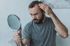 أعراض نقص فيتامين د- 8 علامات تظهر على البشرة والشعر