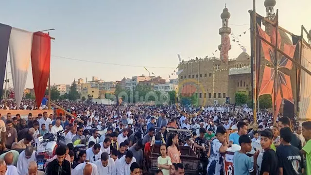 أهالي السويس يؤدون صلاة العيد
