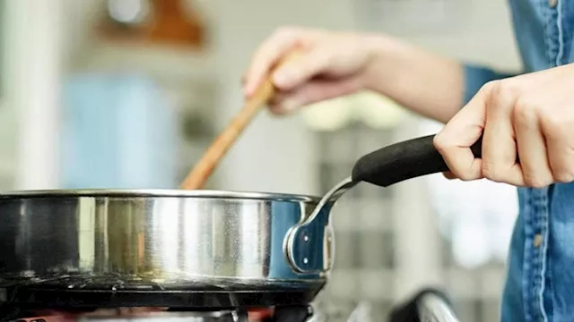 تسخين اللحم بهذه الطريقة يعرض حياتك للخطر