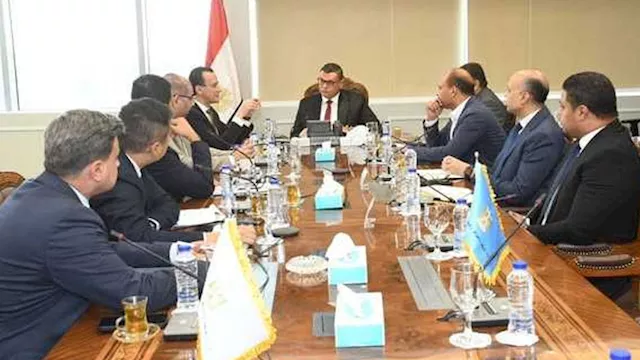 وزير الإسكان يتابع إجراءات تشغيل منطقة الأعمال الم