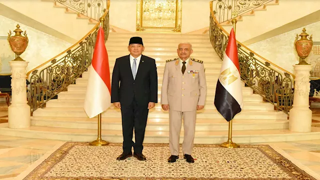 وزير الدفاع يلتقى نظيره الإندونيسي