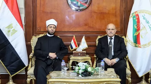 رئيس النيابة الإدارية يستقبل وزير الأوقاف للتهنئة 