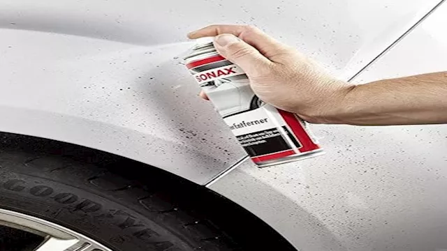 كيفية إزالة القطران من طلاء السيارة