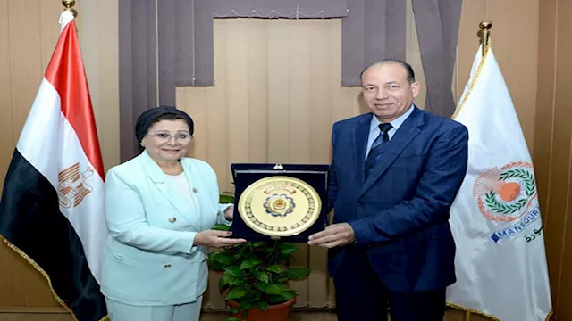 نائبة وزير الصحة تبحث الشراكة مع جامعة المنصورة 