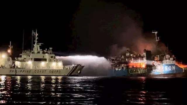 اندلاع حريق في عبارة - ارشيفية