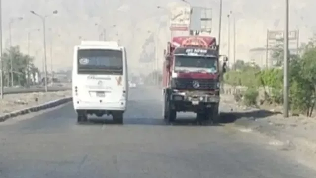 سائق نقل يسير عكس الاتجاه