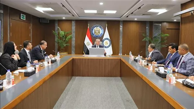 وزير البترول في لقاء مع الصحفيين