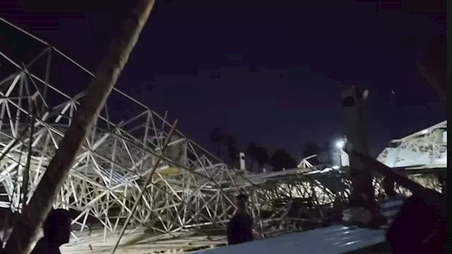 انهيار مظلة موقف نجع حمادي