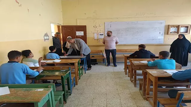الدكتور ياسر محمود يتفقد لجنة امتحانية بمدرسة اعدا