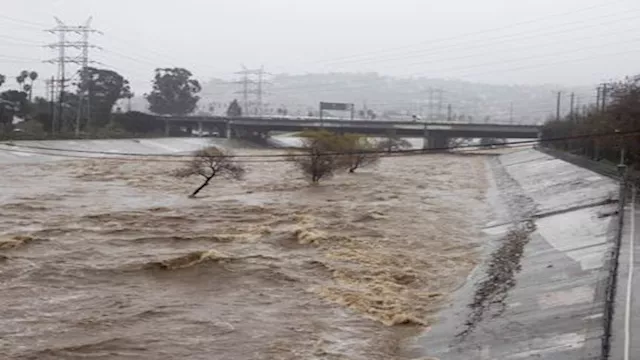 أمطار غزيرة وفيضانات 