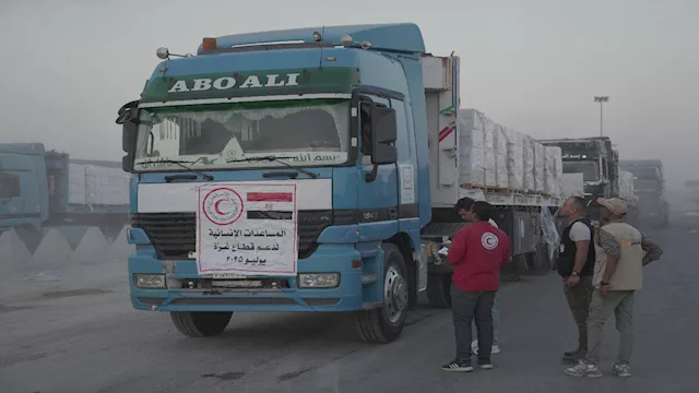 قوافل الهلال الأحمر المصري لدعم غزة-أرشيفية