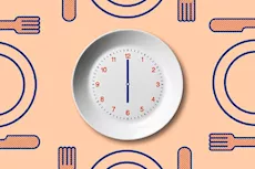 هل التوقف عن الأكل بعد الساعة 6 ينقص الوزن؟