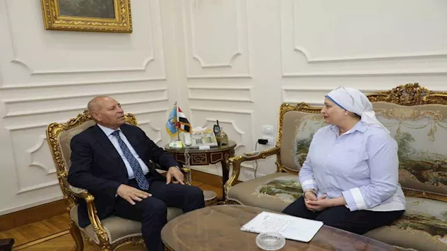 محافظ القاهرة يستقبل مديرة تعليم العاصمة السابقة