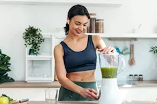 سهل التحضير- هذا العصير يساعد على تنحيف خصرِك