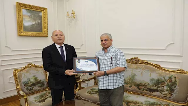 محافظ القاهرة يشكر رئيس هيئة النظافة السابق