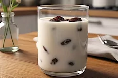 ماذا يحدث لجسمك عند تناول الزبيب المنقوع في الحليب؟