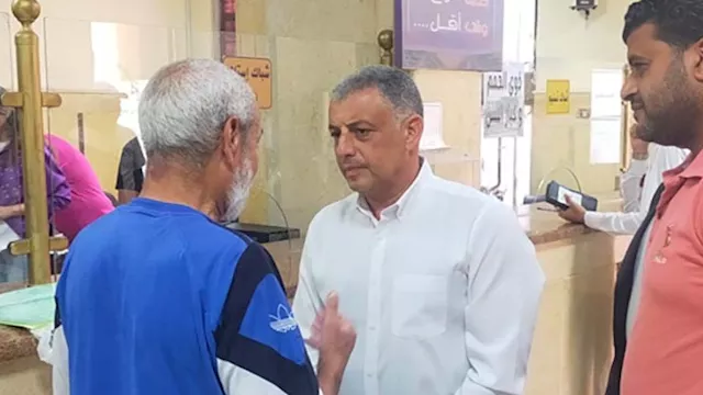 محافظ الإسماعيلية يستمع لشكاوى المواطنين