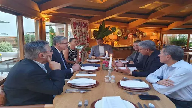 وزير السياحة يبحث مع عمدة سراييفو زيادة أعداد السا