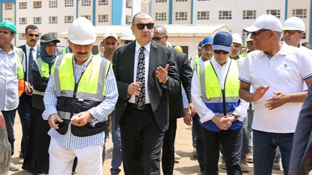 وزير قطاع الأعمال يتفقد مشروع إنشاء مجمع مدارس