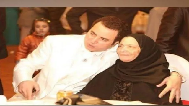 صبحي خليل ووالدته