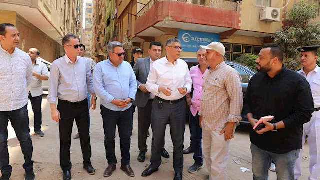 محافظ الجيزة يقود أعمال إزالة 6 أبراج مخالفة