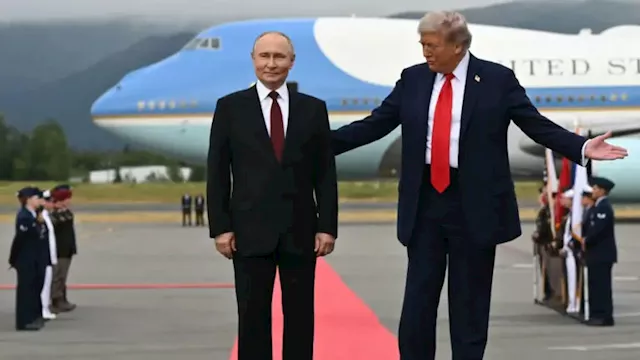 الرئيس الأمريكي دونالد ترامب يرحب بنظيره الروسي فل