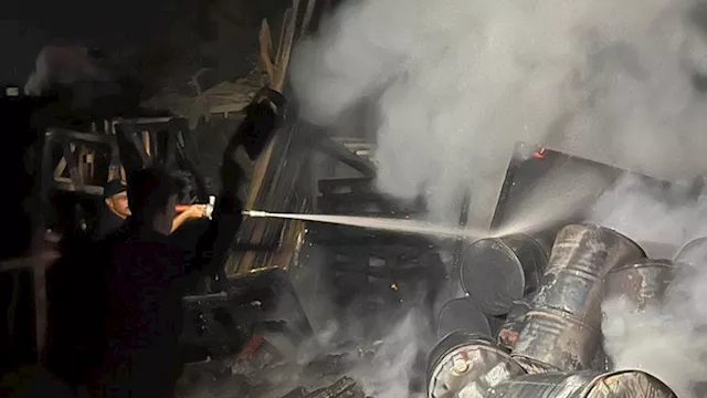 السيطرة على حريق بمغلق أخشاب بطوخ في القليوبية 