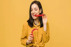 تناول الأطعمة الحارة أثناء الدورة الشهرية.. ماذا تفعل بجسمك؟ 