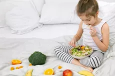 للأمهات- 5 أطعمة نباتية تعزز نمو دماغ طفلِك