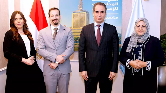 نجل أحمد زويل أول ضيوف برنامج ''هذا الرجل أبي'' 