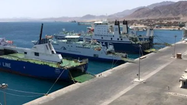 رصيف سفن البضائع بميناء نويبع 