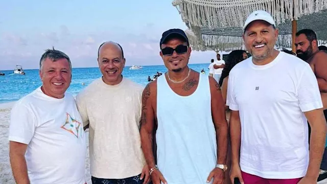 عماد زيادة ينشر صورة مع الهضبة وتامر مرسي في الساح